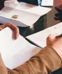 Наследство несовершеннолетнему: кто распоряжается до 18 лет
